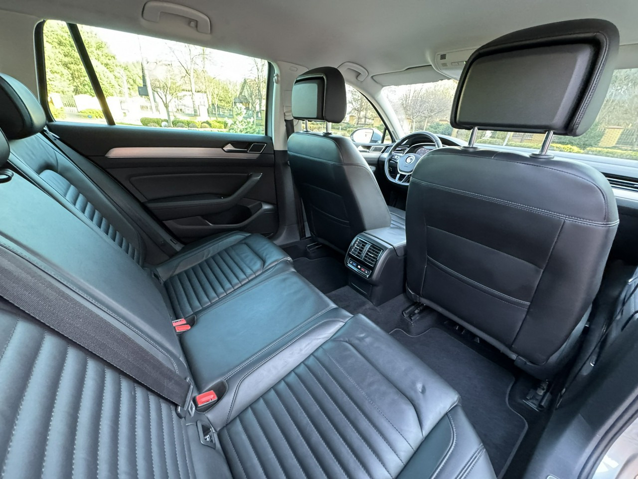 سيارة Volkswagen Passat: صورة 42
