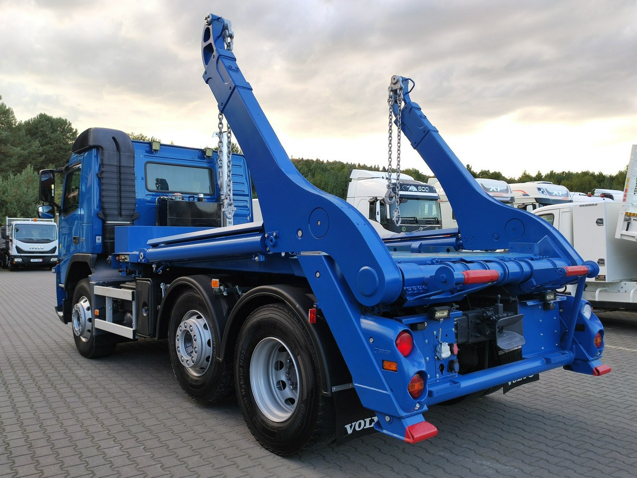 Volvo FM 410 E5 Bramowiec Hakowiec 6x2 Oś Skrętna / Podnoszona Automat - شاحنة نقل المخلفات: صورة 5 Volvo FM 410 E5 Bramowiec Hakowiec 6x2 Oś Skrętna / Podnoszona Automat - شاحنة نقل المخلفات: صورة 5