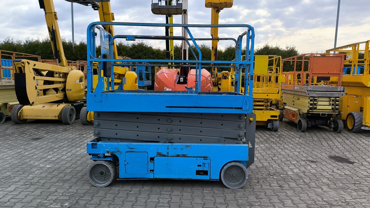 GENIE GS 2646 - رافعة هيدروليكية مقصية: صورة 2 GENIE GS 2646 - رافعة هيدروليكية مقصية: صورة 2