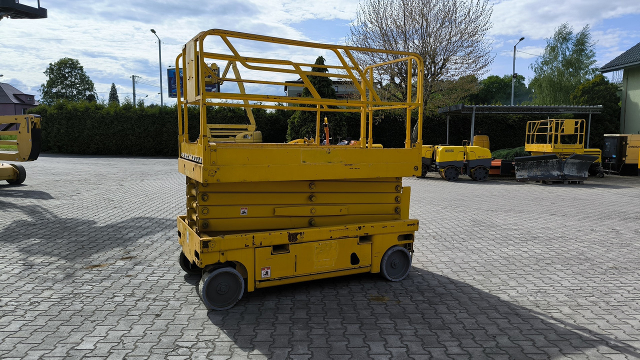 HULOTTE Compact 12 - رافعة هيدروليكية مقصية: صورة 5 HULOTTE Compact 12 - رافعة هيدروليكية مقصية: صورة 5