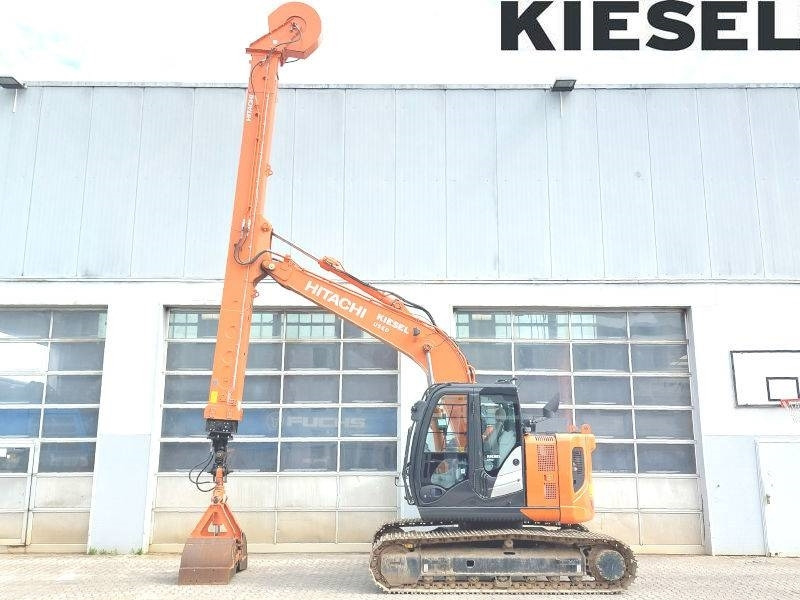 Hitachi ZX 135 US-6 Teledipper - حفار زحاف: صورة 1 Hitachi ZX 135 US-6 Teledipper - حفار زحاف: صورة 1