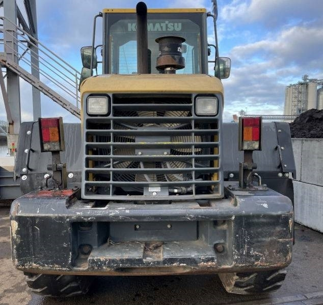 Komatsu WA 200 PT-5 - اللودر بعجل: صورة 3 Komatsu WA 200 PT-5 - اللودر بعجل: صورة 3