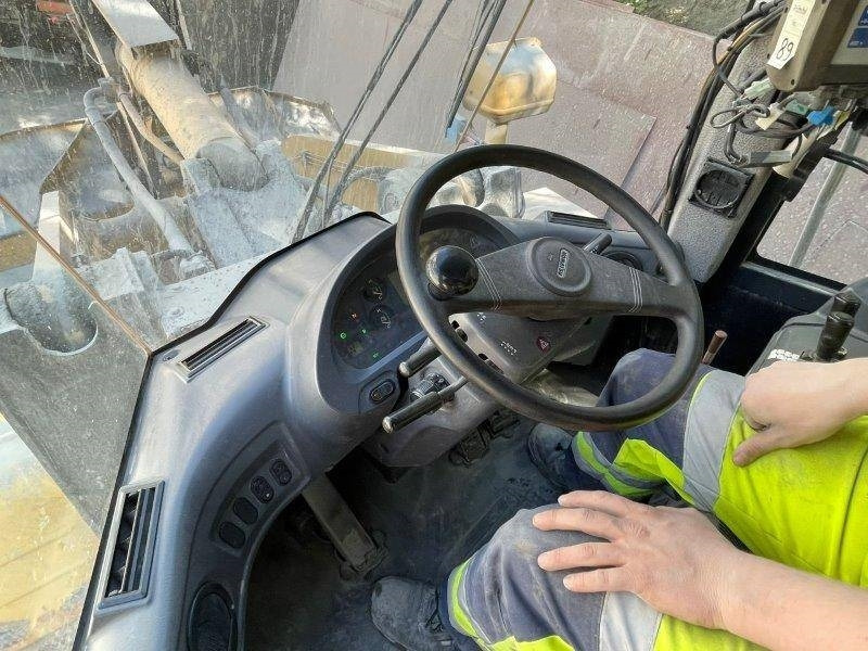 Komatsu WA 500-6 - اللودر بعجل: صورة 5 Komatsu WA 500-6 - اللودر بعجل: صورة 5