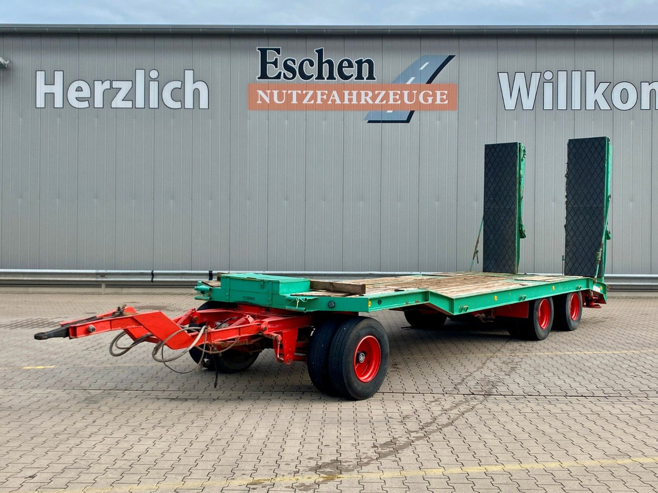 Goldhofer TU3-24/80 Tieflader*Wechselzugauge*Trommelbremse - مقطورة مسطحة منخفضة: صورة 1 Goldhofer TU3-24/80 Tieflader*Wechselzugauge*Trommelbremse - مقطورة مسطحة منخفضة: صورة 1