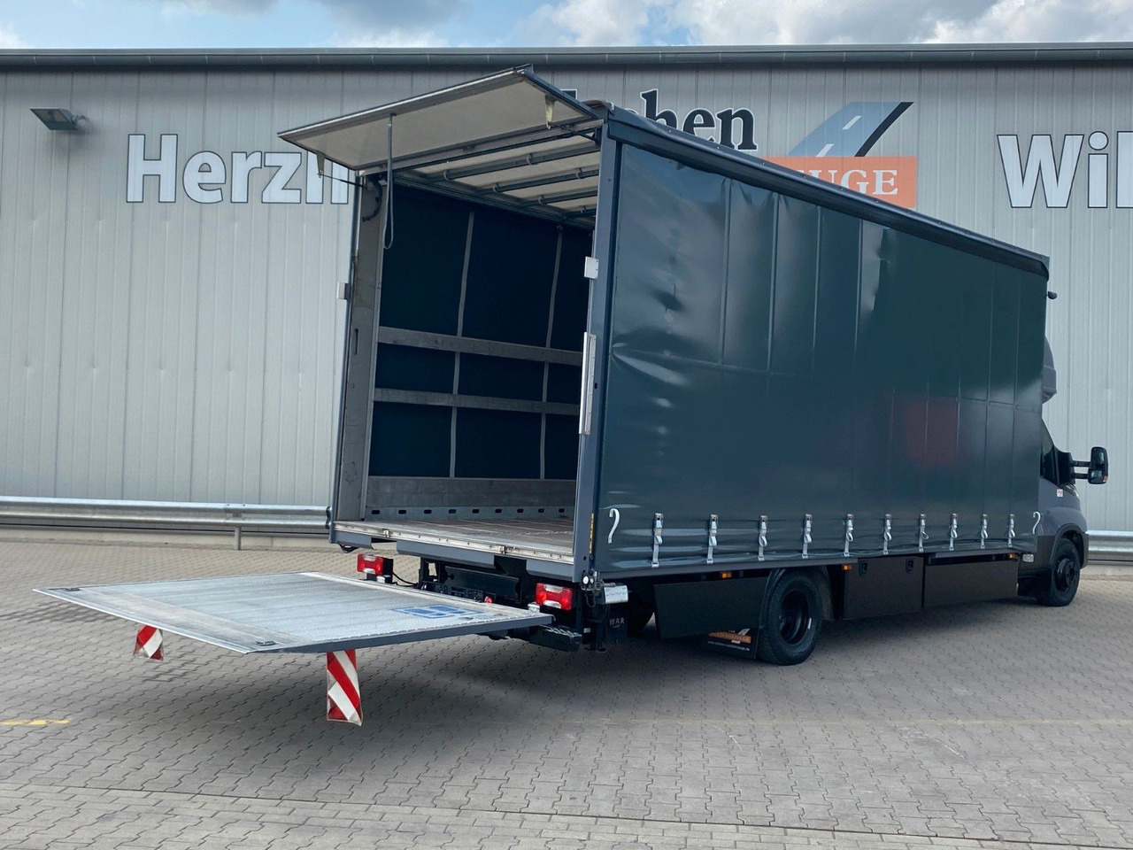 Iveco Daily Hi-Matic 70 C 21 Topsleeper | LBW 1,00to. - شاحنة ستارة جانبية: صورة 5 Iveco Daily Hi-Matic 70 C 21 Topsleeper | LBW 1,00to. - شاحنة ستارة جانبية: صورة 5