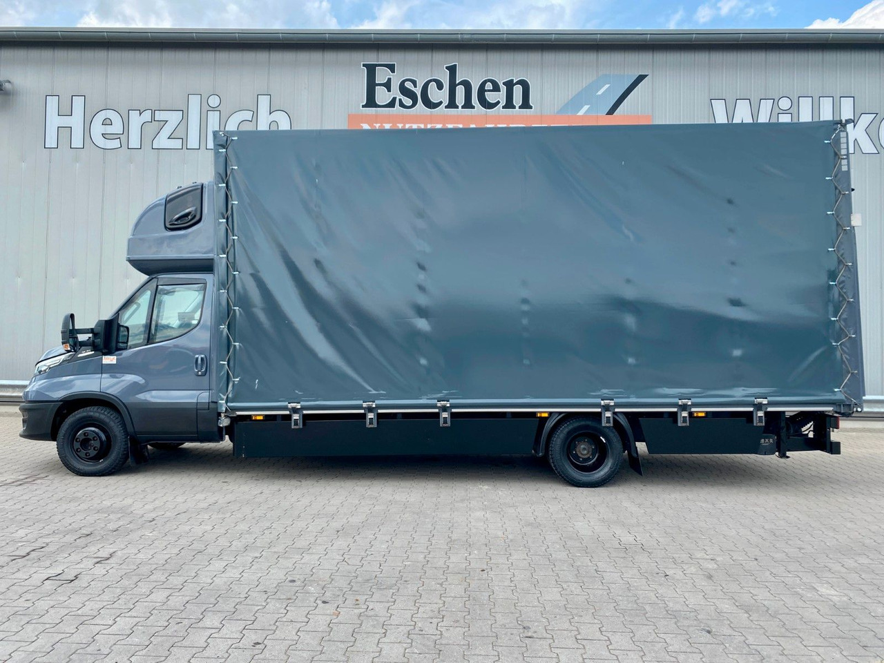 Iveco Daily Hi-Matic 70 C 21 Topsleeper | LBW 1,00to. - شاحنة ستارة جانبية: صورة 2 Iveco Daily Hi-Matic 70 C 21 Topsleeper | LBW 1,00to. - شاحنة ستارة جانبية: صورة 2