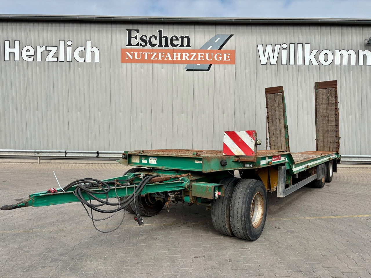 Langendorf Anhänger | hydraulische Rampen*Blatt*BPW-Achsen - مقطورة مسطحة منخفضة: صورة 1 Langendorf Anhänger | hydraulische Rampen*Blatt*BPW-Achsen - مقطورة مسطحة منخفضة: صورة 1