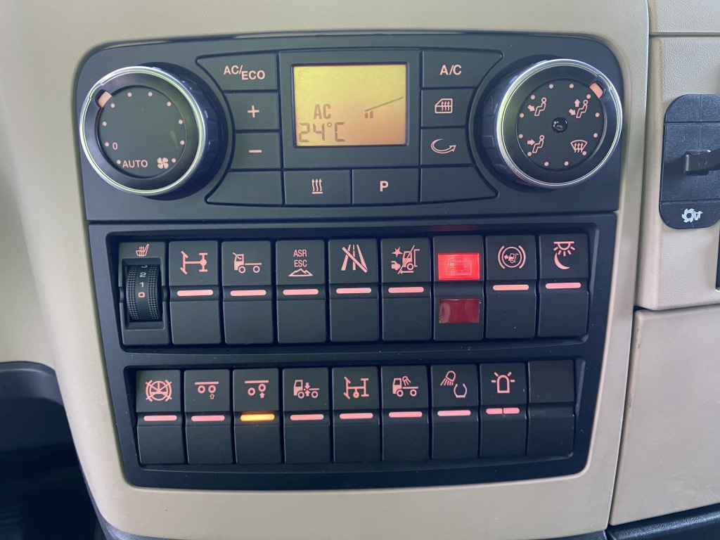 شاحنات مسطحة, شاحنة كرين MAN TGX 26.500 6x2-4 LL / HMF 2110 L-MC Kran: صورة 18 شاحنات مسطحة, شاحنة كرين MAN TGX 26.500 6x2-4 LL / HMF 2110 L-MC Kran: صورة 18