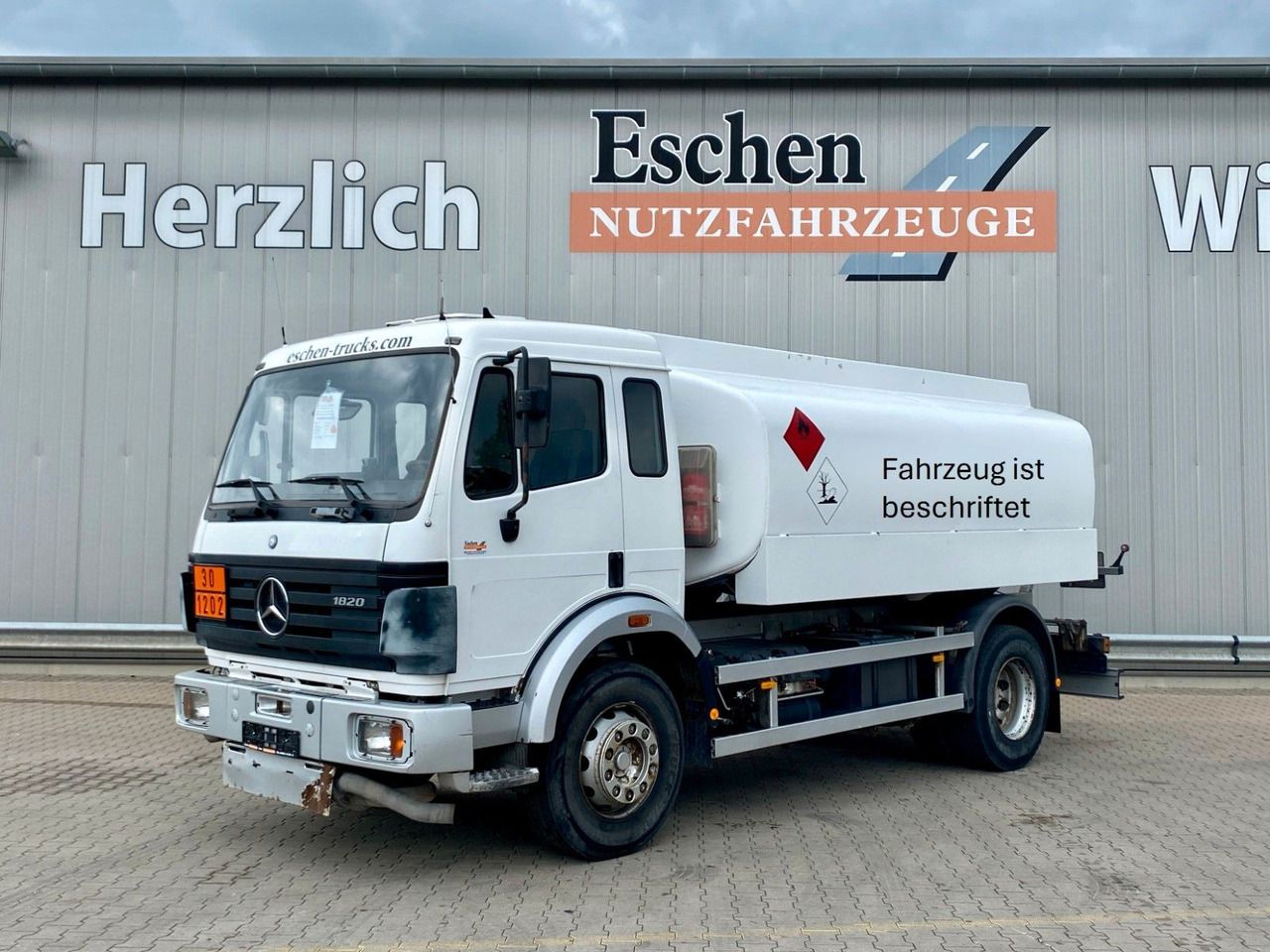Mercedes-Benz 1820 SK | Speier A3*2x Kammern*13.700ltr*Navi - شاحنة صهريج: صورة 1 Mercedes-Benz 1820 SK | Speier A3*2x Kammern*13.700ltr*Navi - شاحنة صهريج: صورة 1