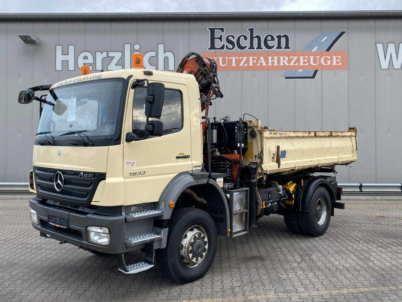 Mercedes-Benz 1833 4x4 Axor | Atlas 105.2-A2*Funk*AHK*3 Sitze - شاحنة قلاب, شاحنة كرين: صورة 2 Mercedes-Benz 1833 4x4 Axor | Atlas 105.2-A2*Funk*AHK*3 Sitze - شاحنة قلاب, شاحنة كرين: صورة 2