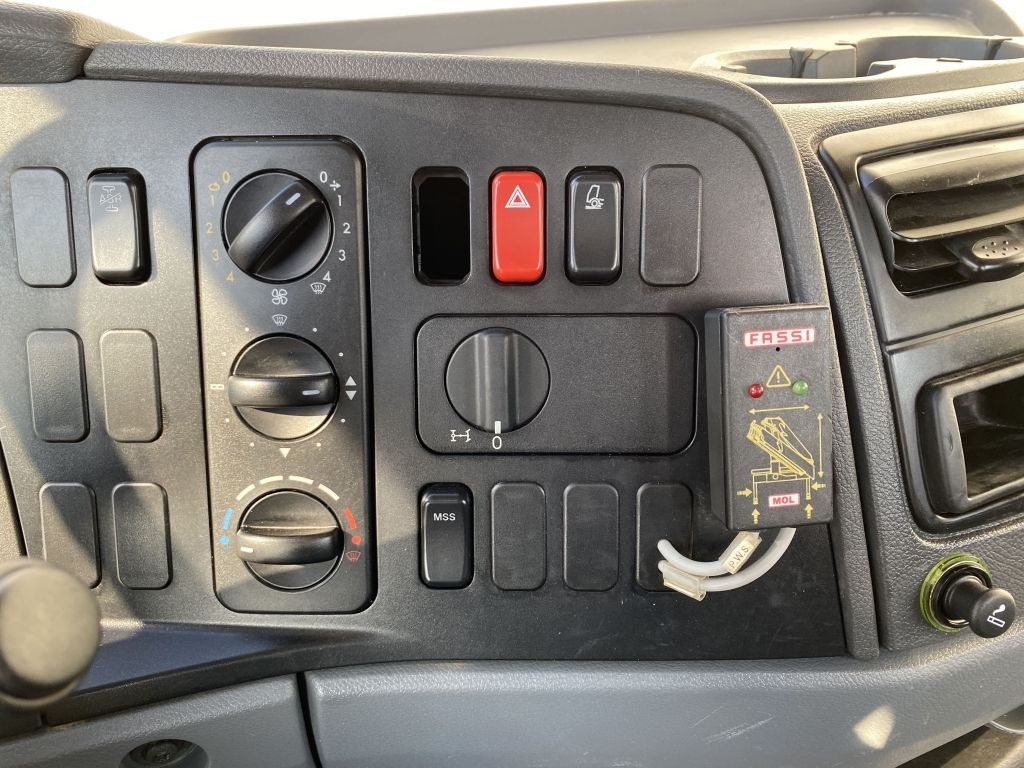 شاحنة قلاب, شاحنة كرين Mercedes-Benz 818 Atego | Fassi F65*MEILLER*PKW-AHK*1.Hand: صورة 17