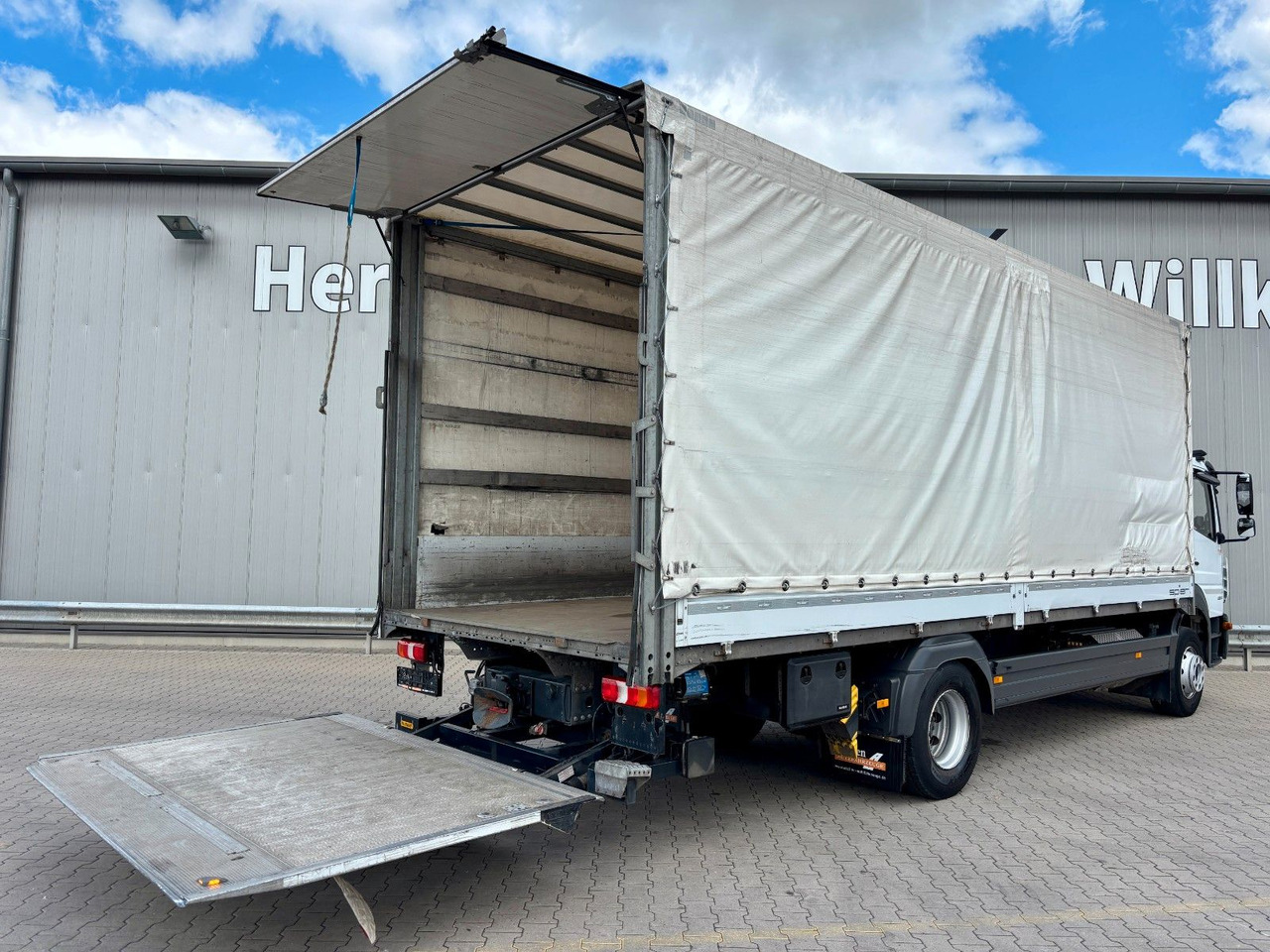 Mercedes-Benz Atego 1624 I 2,66m Höhe*Pritsche*Plane*LBW*AHK - شاحنة ستارة: صورة 5 Mercedes-Benz Atego 1624 I 2,66m Höhe*Pritsche*Plane*LBW*AHK - شاحنة ستارة: صورة 5