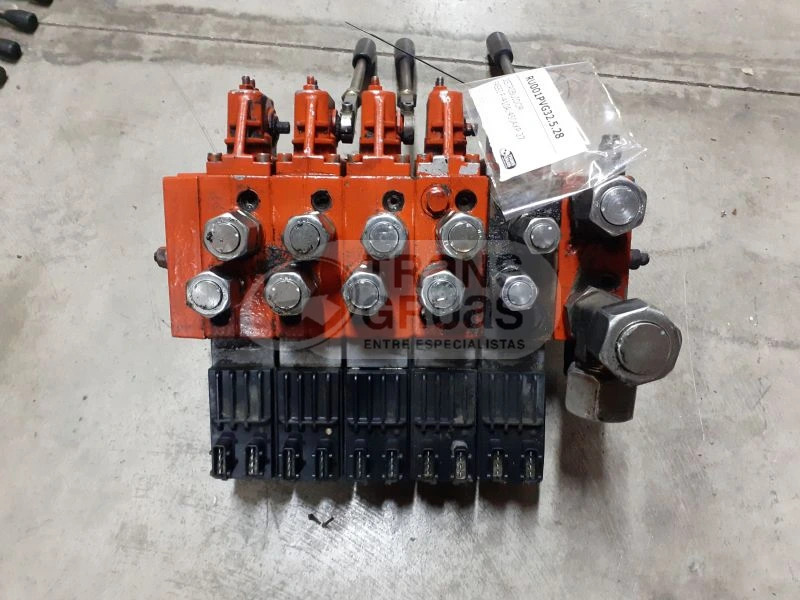 Grúa F450AXP.27 solo para recambios - رافعة: صورة 4 Grúa F450AXP.27 solo para recambios - رافعة: صورة 4