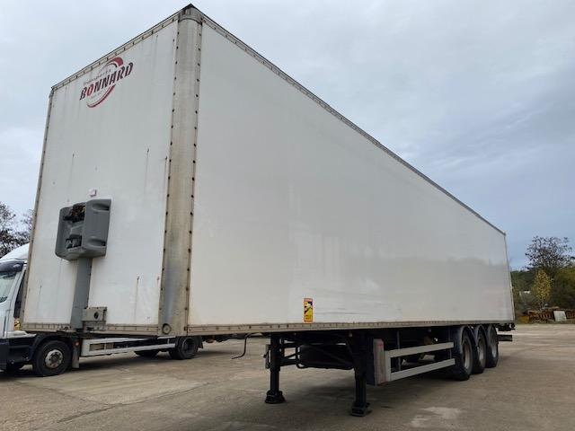 Fruehauf - نصف مقطورة صندوق مغلق: صورة 1 Fruehauf - نصف مقطورة صندوق مغلق: صورة 1