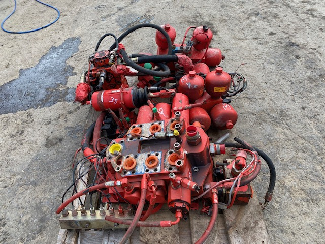 نظام الهيدروليك - اللودر بعجل 2426877 - O&K L45: صورة 7 نظام الهيدروليك - اللودر بعجل 2426877 - O&K L45: صورة 7