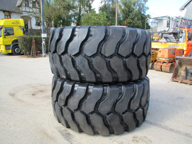 HILO 35/65R33 LCHS  - إطارات - آلات البناء: صورة 1 HILO 35/65R33 LCHS  - إطارات - آلات البناء: صورة 1
