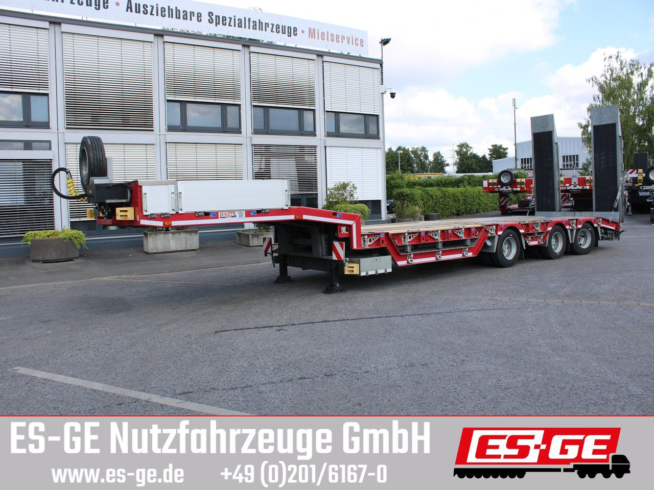 ES-GE 3-Achs-Satteltieflader, Radmulden - عربة منخفضة مسطحة نصف مقطورة: صورة 2 ES-GE 3-Achs-Satteltieflader, Radmulden - عربة منخفضة مسطحة نصف مقطورة: صورة 2