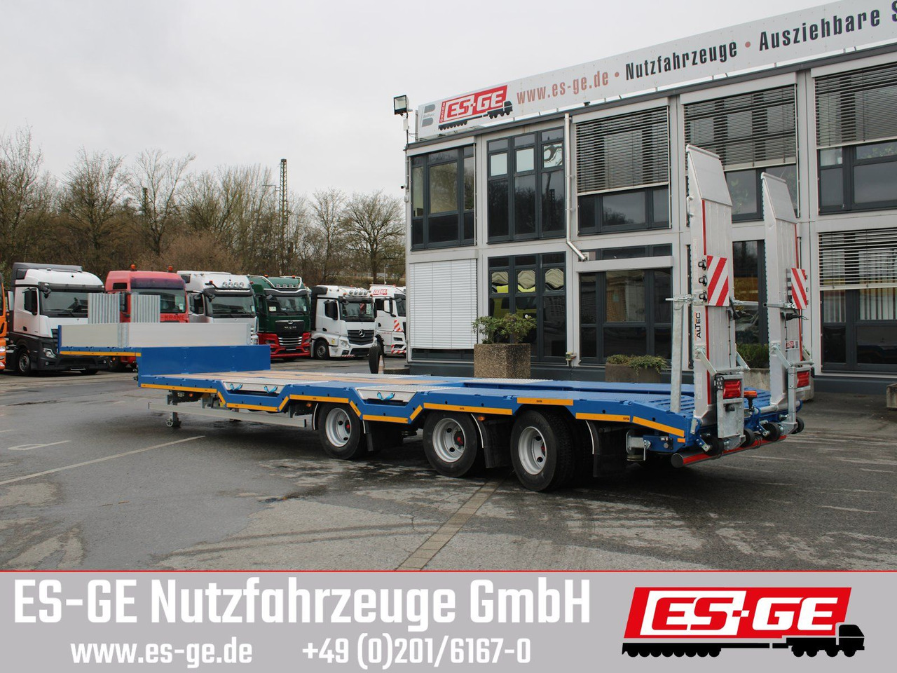 ES-GE 3-Achs-Satteltieflader - Radmulden - عربة منخفضة مسطحة نصف مقطورة: صورة 1 ES-GE 3-Achs-Satteltieflader - Radmulden - عربة منخفضة مسطحة نصف مقطورة: صورة 1