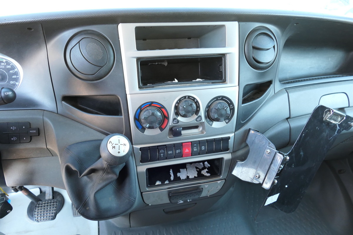 شاحنة مغلقة الصندوق IVECO Daily 35 S11 C30C AUTOMATIK KAMERA MAXI Regale D: صورة 11