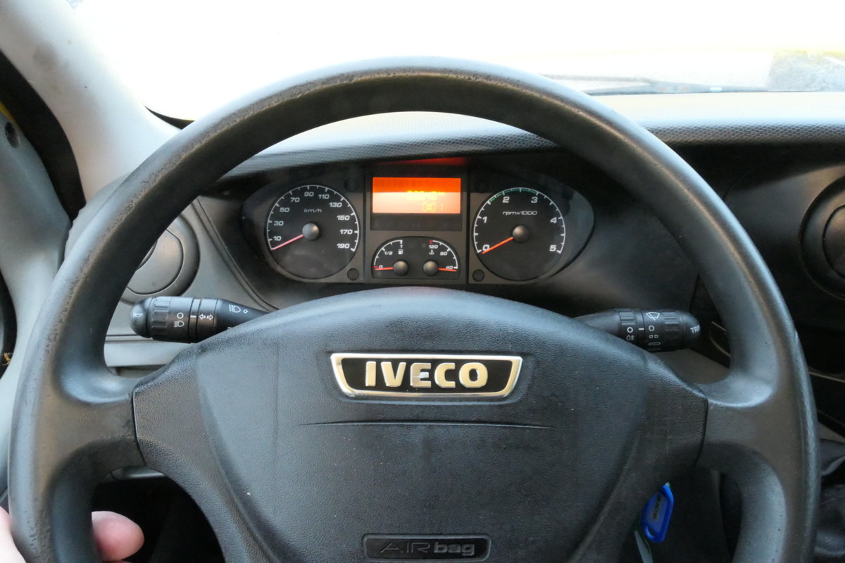 شاحنة مغلقة الصندوق IVECO Daily 35 S11 C30C AUTOMATIK KAMERA Regale LUFT D: صورة 7