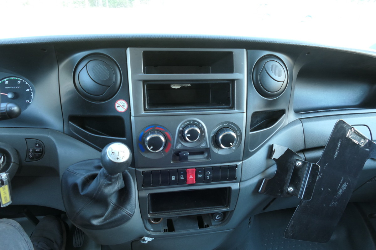 شاحنة مغلقة الصندوق IVECO Daily 35 S11 C30C AUTOMATIK KAMERA Regale LUFT D: صورة 10