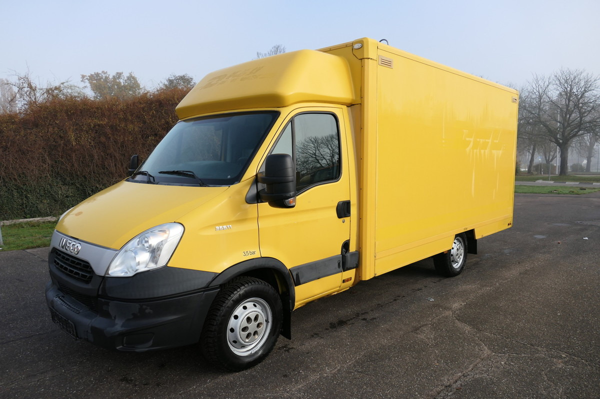 IVECO Daily 35 S11 C30C AUTOMATIK KAMERA Regale LUFT D - شاحنة مغلقة الصندوق: صورة 1 IVECO Daily 35 S11 C30C AUTOMATIK KAMERA Regale LUFT D - شاحنة مغلقة الصندوق: صورة 1