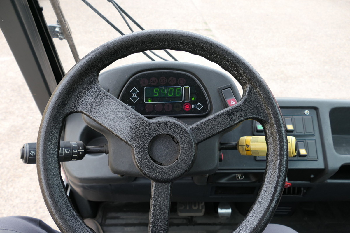 LINDE P250 Schlepper AHK Batterie 10/2022 Schiebetüren LINDE P250 Schlepper AHK Batterie 10/2022 Schiebetüren: صورة 11