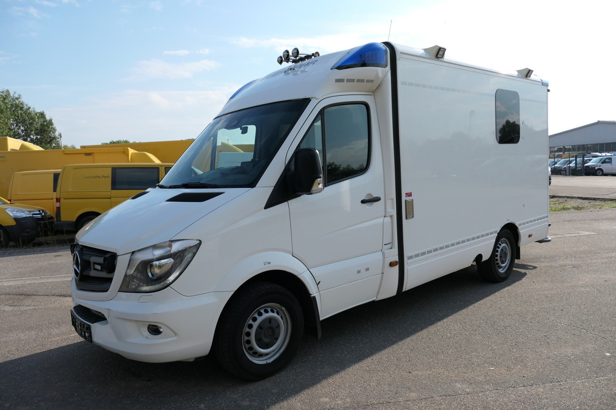 MERCEDES-BENZ 319 Sprinter 6-Zylinder Rettungswagen  Strobel - سيارة اسعاف: صورة 1 MERCEDES-BENZ 319 Sprinter 6-Zylinder Rettungswagen  Strobel - سيارة اسعاف: صورة 1