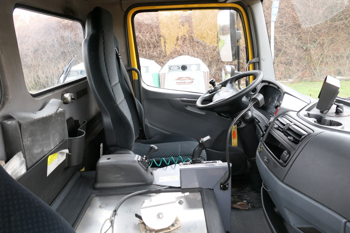 Interior photo 2: شاحنات الحاويات / جسم علوي قابل للتغيير شاحنة MERCEDES-BENZ KAMAG WBH 25 Wiesel Terberg Umsetzfahrz. Sattelk