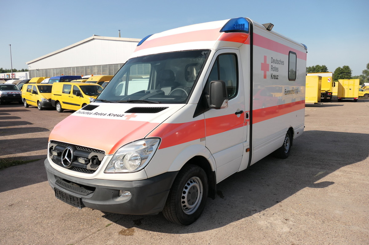 MERCEDES-BENZ Sprinter 316 CDI KLIMA Krankenwagen - سيارة اسعاف: صورة 2 MERCEDES-BENZ Sprinter 316 CDI KLIMA Krankenwagen - سيارة اسعاف: صورة 2