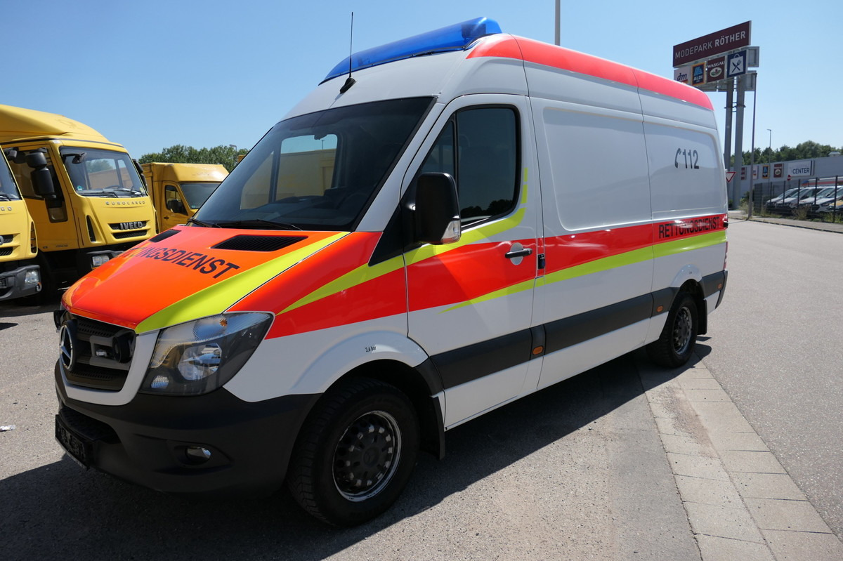 MERCEDES-BENZ Sprinter 316 CDI Klima Rettungswagen - سيارة اسعاف: صورة 2 MERCEDES-BENZ Sprinter 316 CDI Klima Rettungswagen - سيارة اسعاف: صورة 2