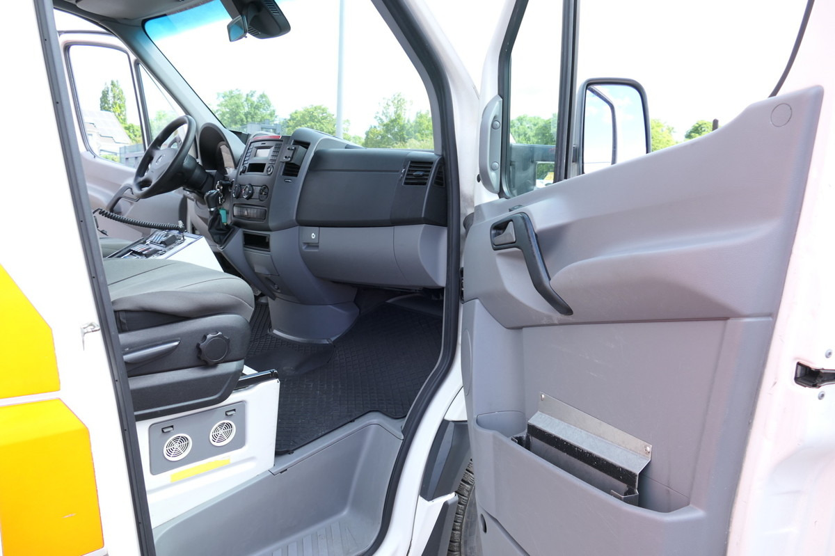 سيارة اسعاف MERCEDES-BENZ Sprinter 519 CDI Klima Krankenwagen Fahrtec Aufb: صورة 11