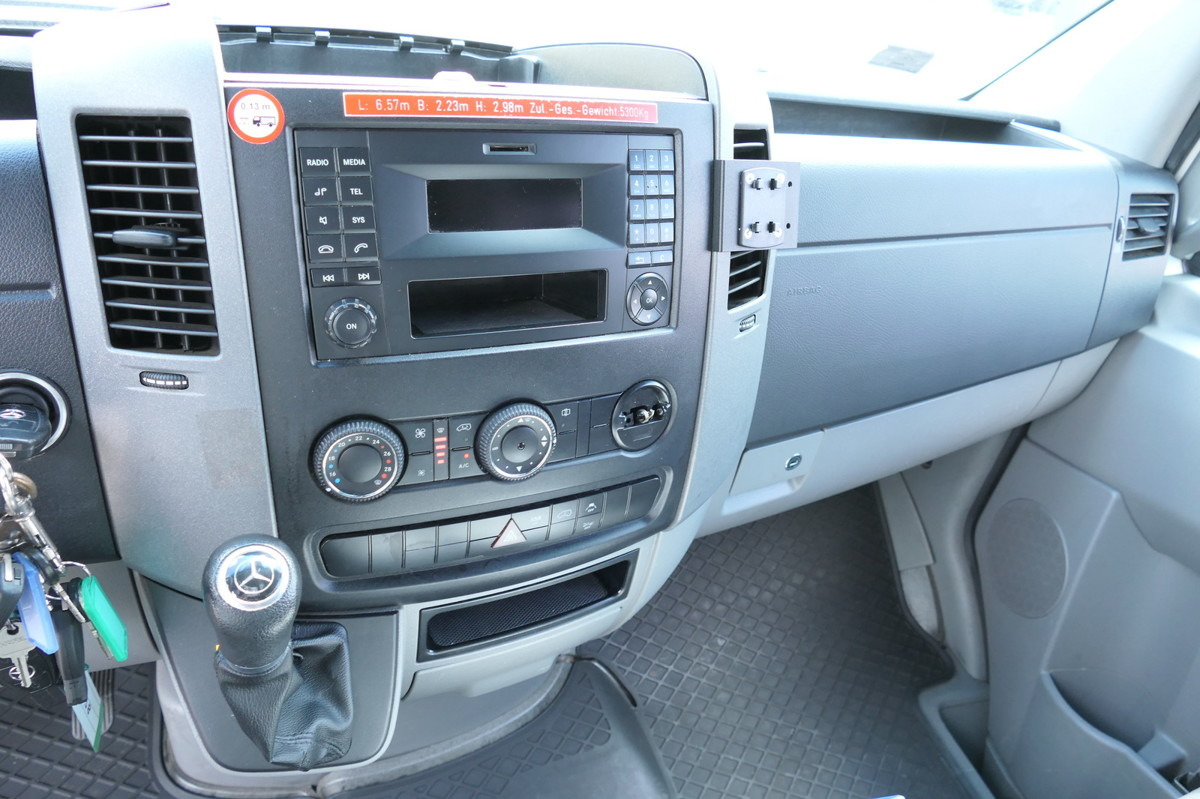 سيارة اسعاف MERCEDES-BENZ Sprinter 519 CDI Klima Krankenwagen Fahrtec Aufb: صورة 13