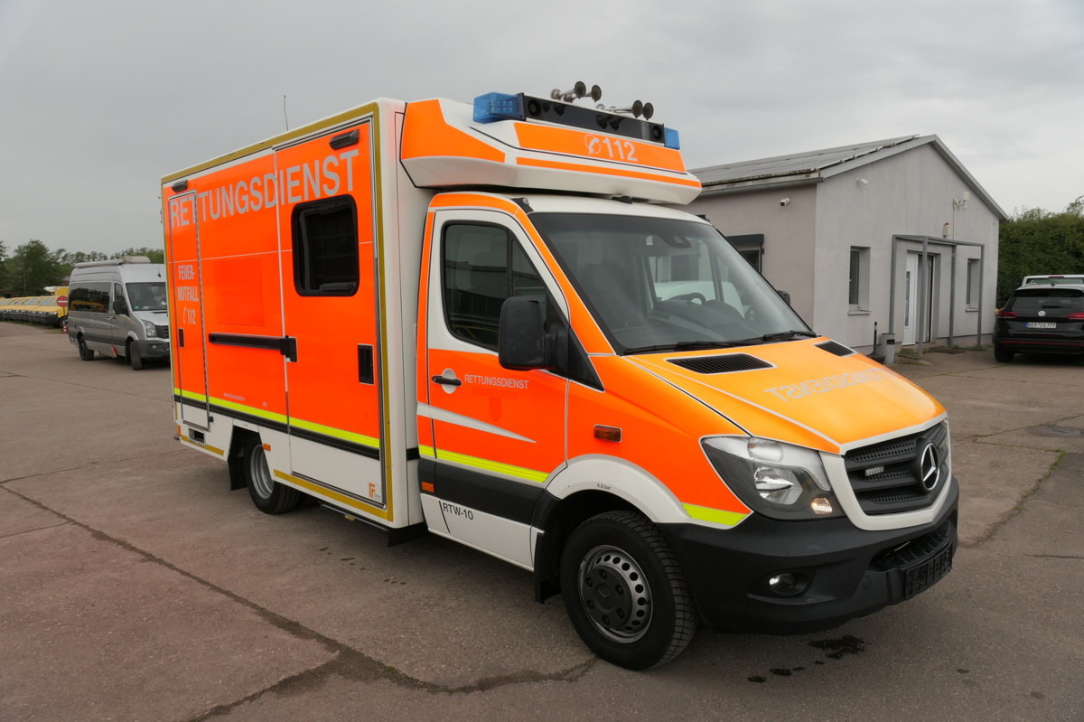 MERCEDES-BENZ Sprinter 519 CDI Klima Krankenwagen - سيارة اسعاف: صورة 1 MERCEDES-BENZ Sprinter 519 CDI Klima Krankenwagen - سيارة اسعاف: صورة 1