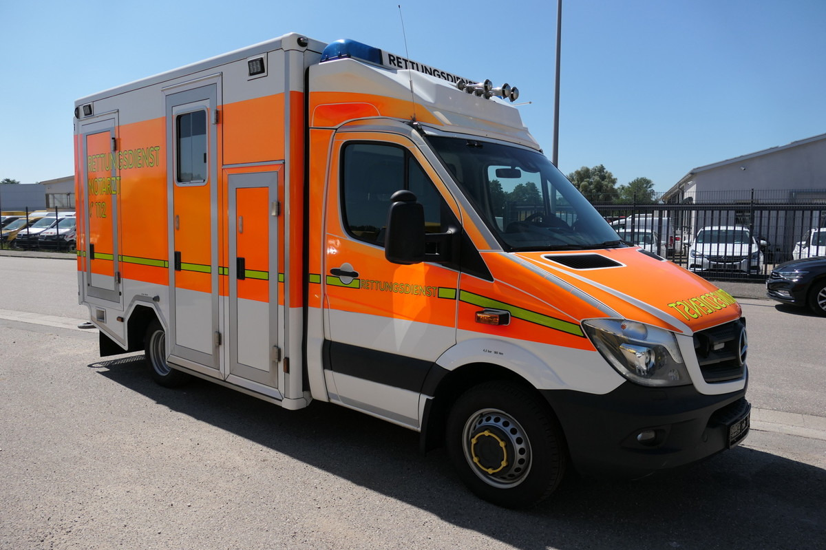 MERCEDES-BENZ Sprinter 519 CDI Klima Krankenwagen - سيارة اسعاف: صورة 1 MERCEDES-BENZ Sprinter 519 CDI Klima Krankenwagen - سيارة اسعاف: صورة 1