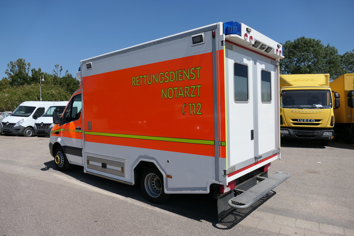 MERCEDES-BENZ Sprinter 519 CDI Klima Krankenwagen - سيارة اسعاف: صورة 4 MERCEDES-BENZ Sprinter 519 CDI Klima Krankenwagen - سيارة اسعاف: صورة 4