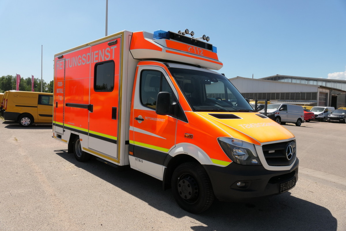 MERCEDES-BENZ Sprinter 519 CDI Klima Krankenwagen - آليات: صورة 1 MERCEDES-BENZ Sprinter 519 CDI Klima Krankenwagen - آليات: صورة 1