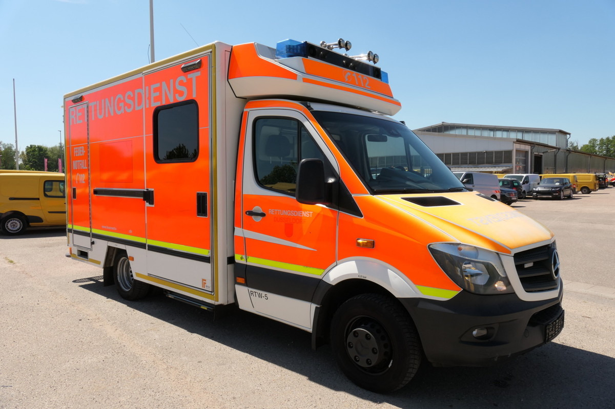 MERCEDES-BENZ Sprinter 519 CDI Klima Krankenwagen - سيارة اسعاف: صورة 2 MERCEDES-BENZ Sprinter 519 CDI Klima Krankenwagen - سيارة اسعاف: صورة 2