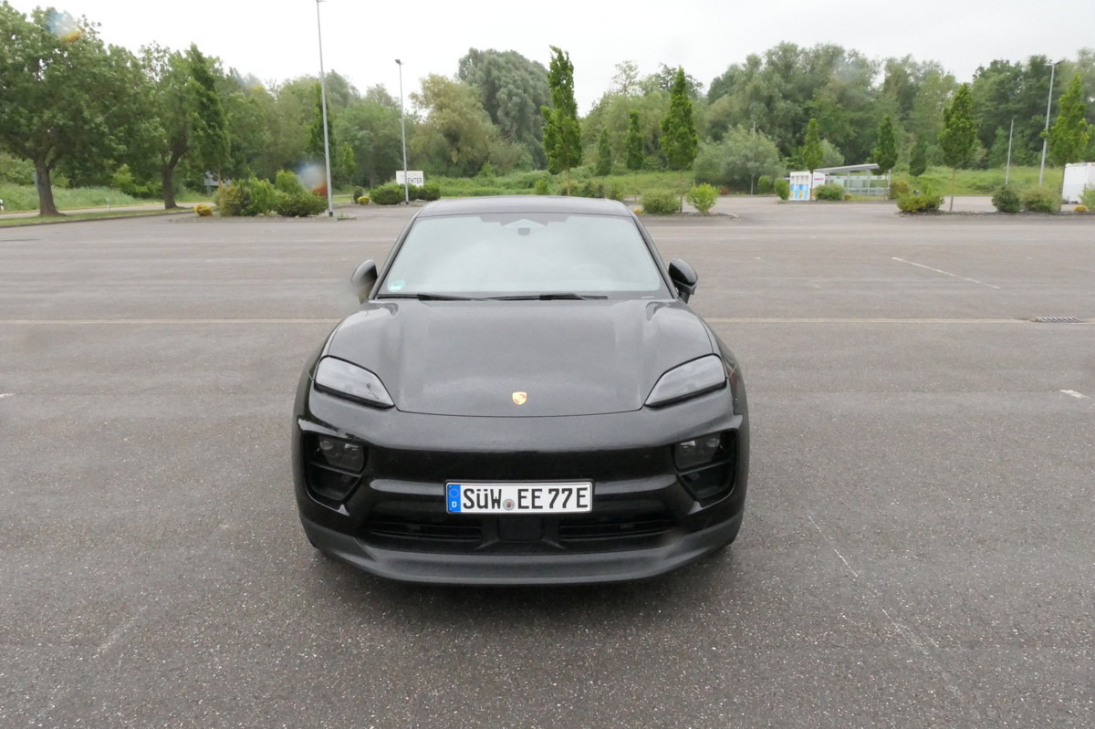 PORSCHE Macan 4 Electric - Bose Soundsystem Kombilimousi - سيارة دفع رباعي: صورة 3 PORSCHE Macan 4 Electric - Bose Soundsystem Kombilimousi - سيارة دفع رباعي: صورة 3