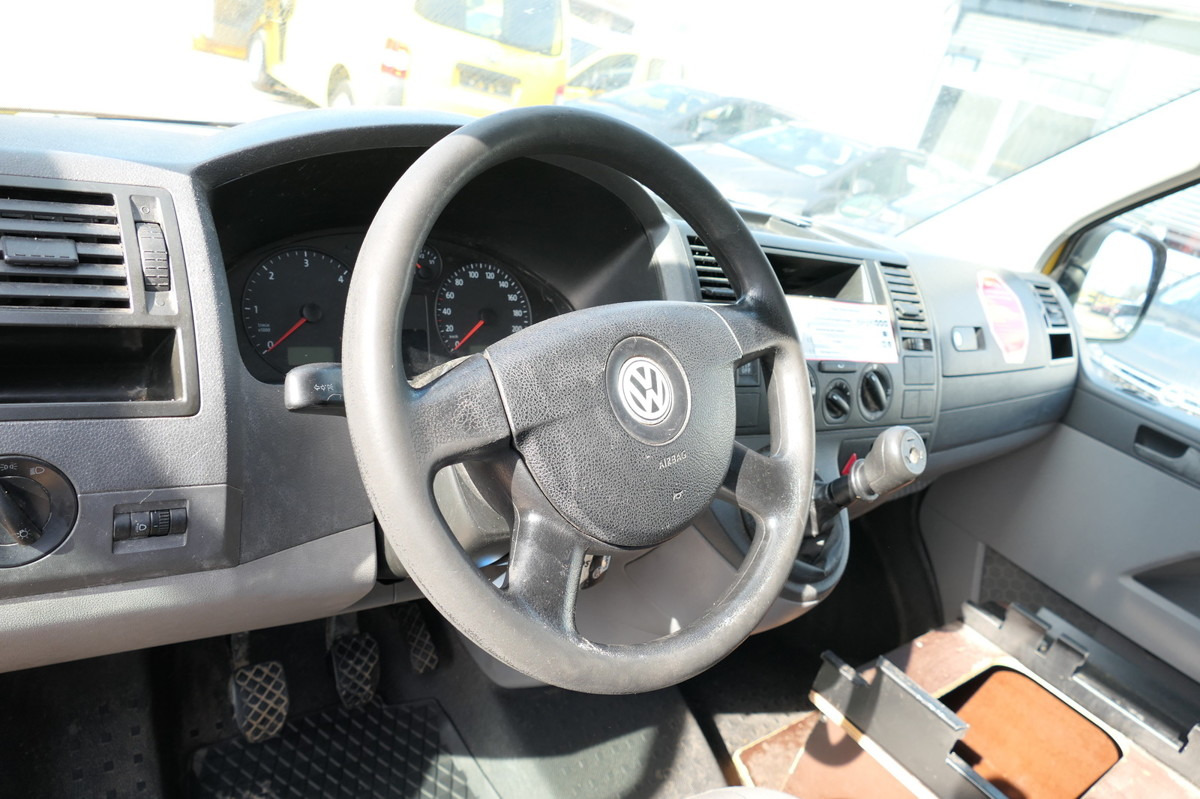 Interior photo 1: فان المدمجة VW T5 Transporter 1.9 TDI PARKTRONIK 2xSCHIEBETÜR