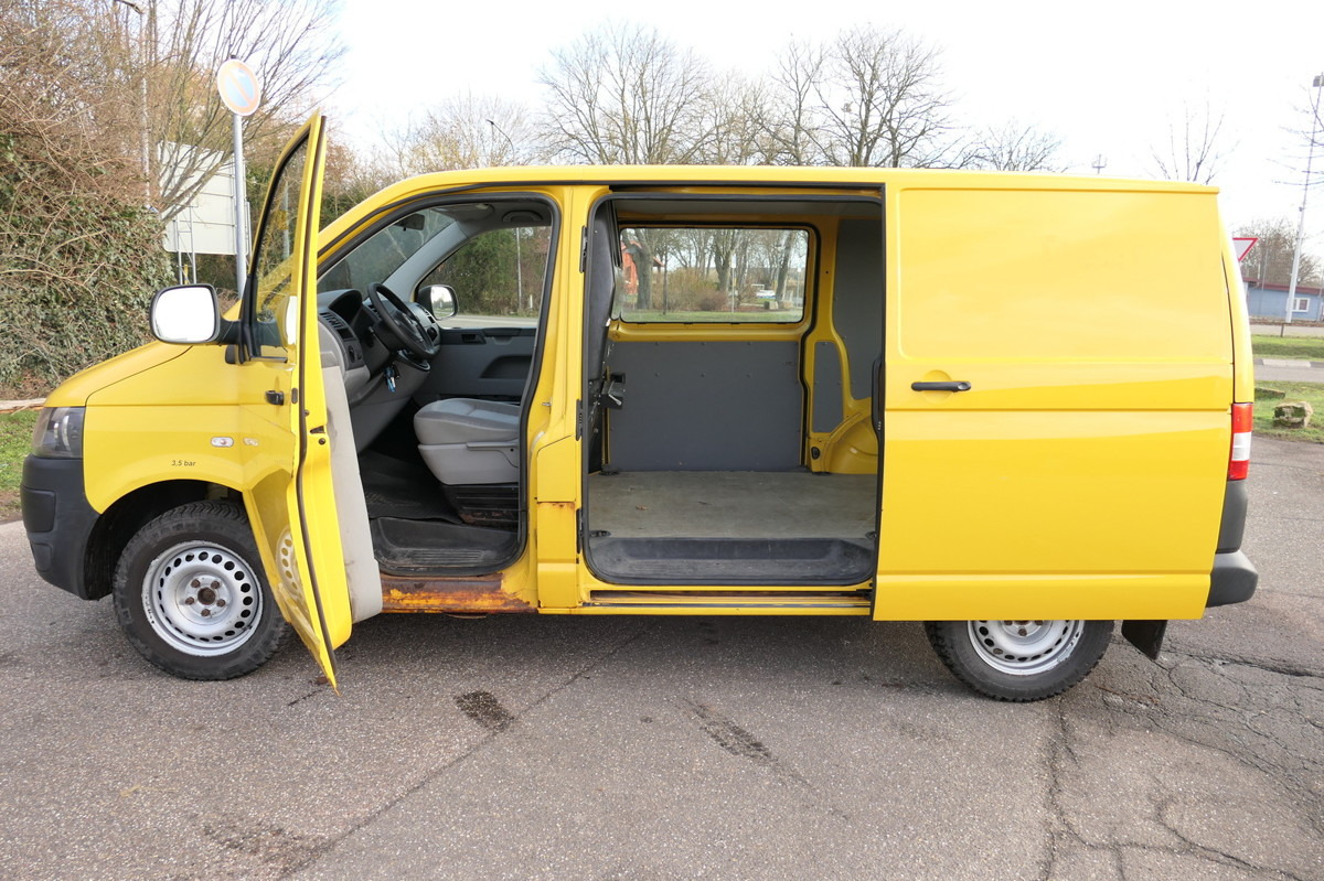 Interior photo 1: فان المدمجة VW T5 Transporter 2.0 TDI EURO-5 CoC 2xSCHIEBETÜR P