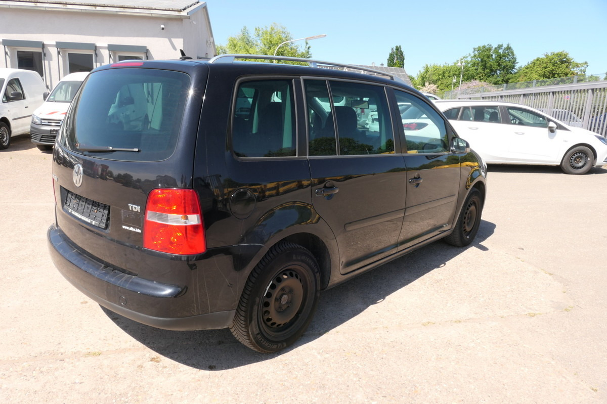VW Touran Trendline - سيارة: صورة 3 VW Touran Trendline - سيارة: صورة 3