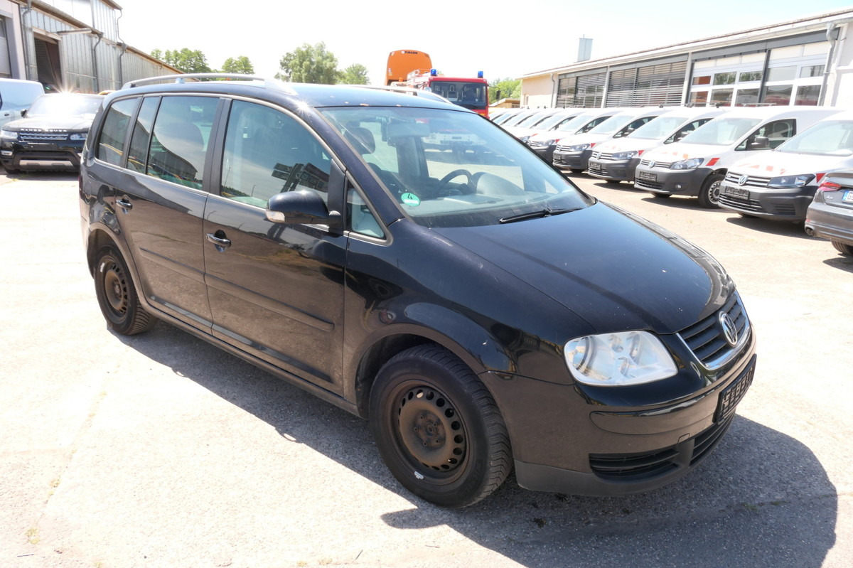 VW Touran Trendline - سيارة: صورة 2 VW Touran Trendline - سيارة: صورة 2