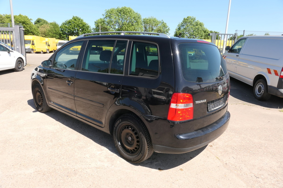 VW Touran Trendline - سيارة: صورة 4 VW Touran Trendline - سيارة: صورة 4