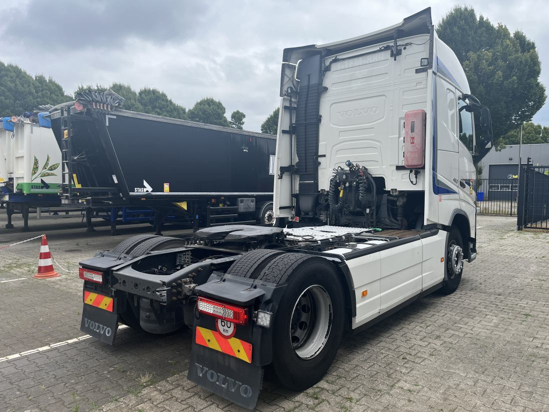 Volvo FH 460 4X2 Globetrotter - 604.000 Km. ADR - وحدة جر: صورة 2 Volvo FH 460 4X2 Globetrotter - 604.000 Km. ADR - وحدة جر: صورة 2