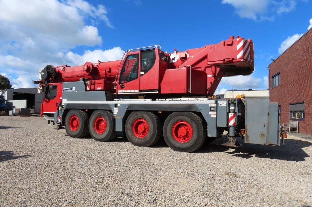 Liebherr LTM 1070-4.2 - رافعة لجميع التضاريس: صورة 4 Liebherr LTM 1070-4.2 - رافعة لجميع التضاريس: صورة 4