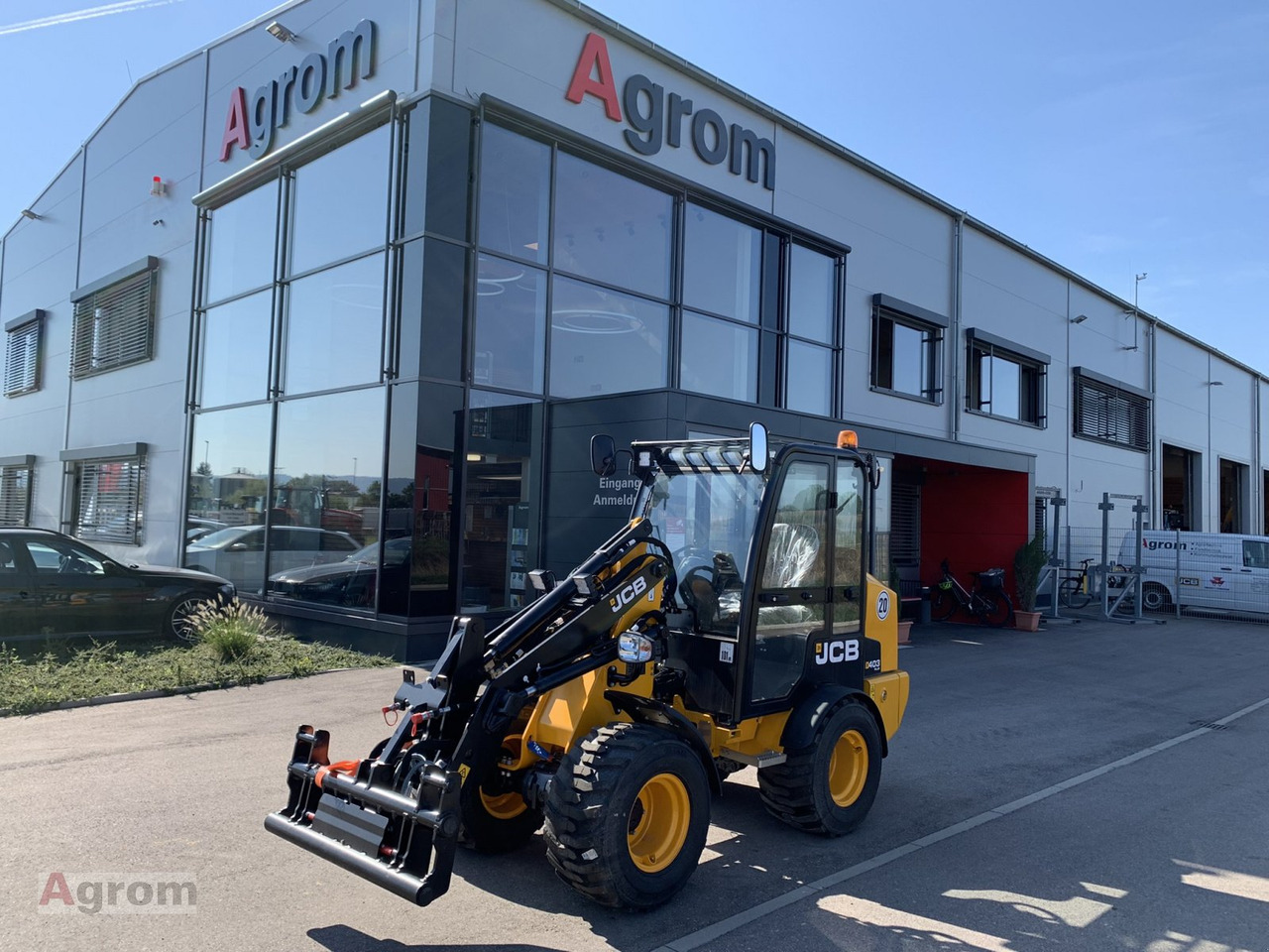 JCB 403 Plus - لودر مفصلي صغير: صورة 1 JCB 403 Plus - لودر مفصلي صغير: صورة 1