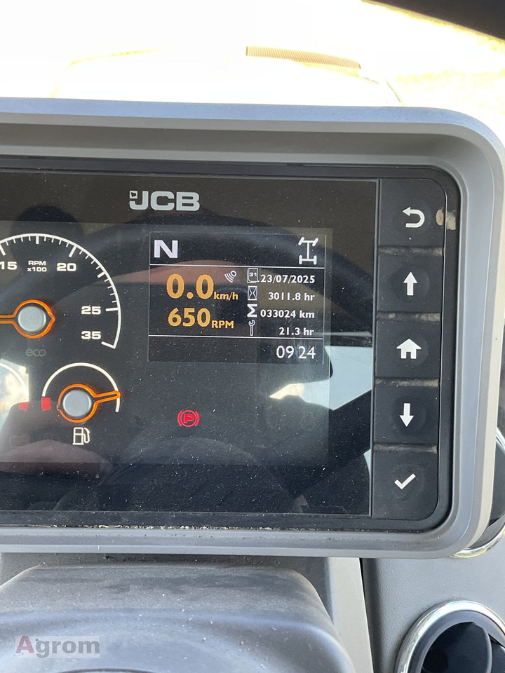 JCB Fastrac 4220 mit Lenksystem RTK - جرار: صورة 2 JCB Fastrac 4220 mit Lenksystem RTK - جرار: صورة 2