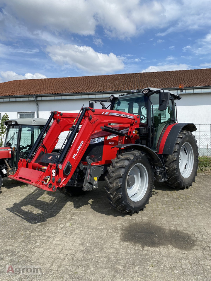 Massey Ferguson 5711 M DYNA-4 - جرار: صورة 4 Massey Ferguson 5711 M DYNA-4 - جرار: صورة 4