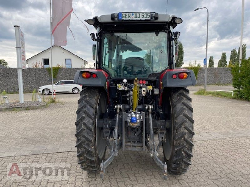 Massey Ferguson 5711 - جرار: صورة 4 Massey Ferguson 5711 - جرار: صورة 4